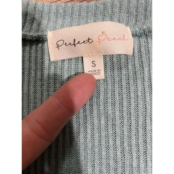 ‎Perfect Peach ribbed Vneck light green sweater small - Image 3