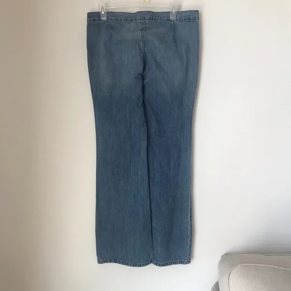 BDG Bella Low-Rise Flare Jeans - Image 6