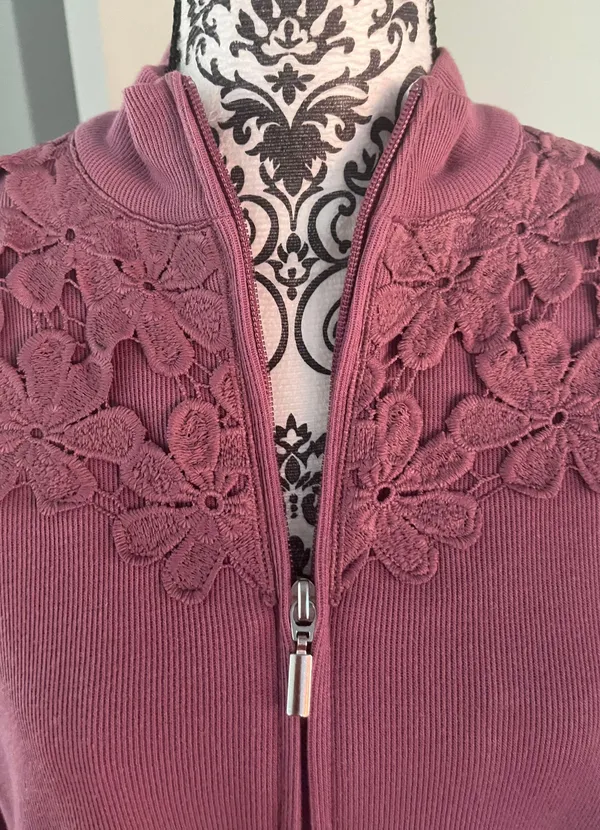 Specification Size Medium Mauve Zip Up Top - Image 5