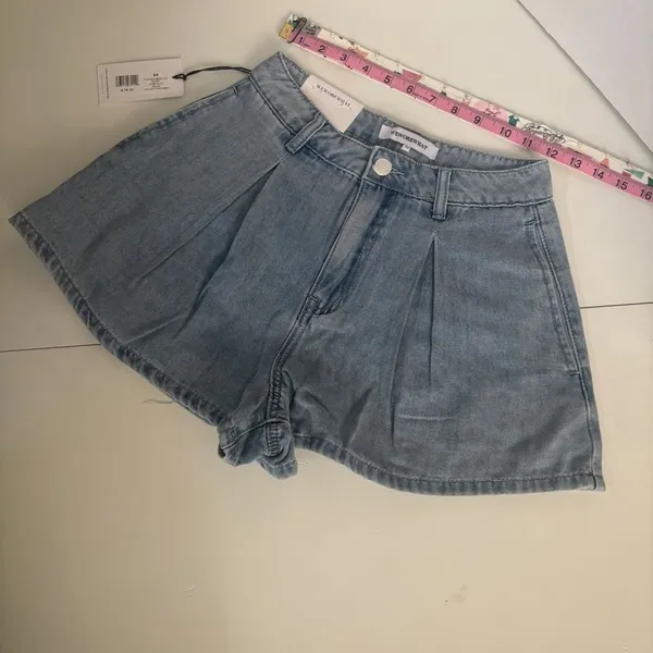 light-wash denim shorts from the brand WeWoreWhat Size 24 - Image 7