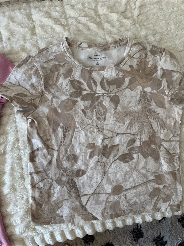 Abercrombie & Fitch Short-Sleeve Pink Tee $8 - Image 4