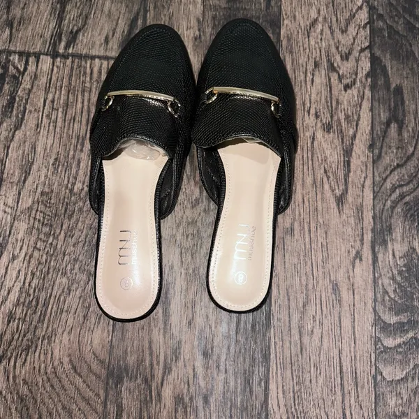 Black Textured Loafers with Gold Accent - Image 2