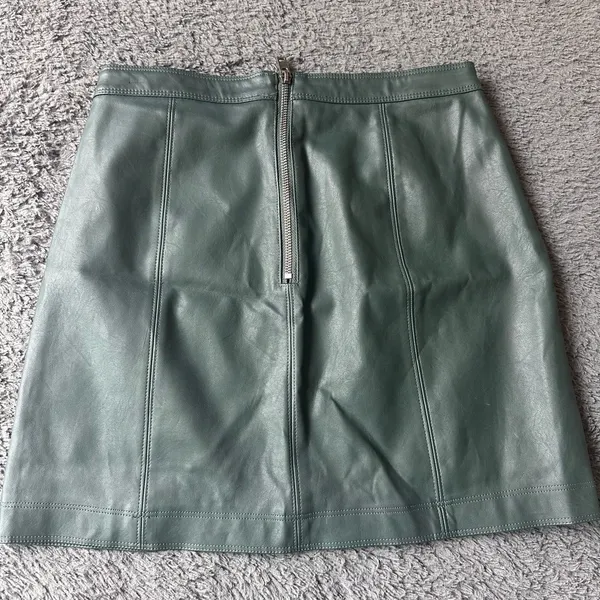 Dark green faux leather zip up skirt, size M - Image 3