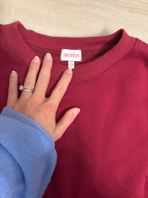 Boutique Cropped Sweatshirt - Image 3