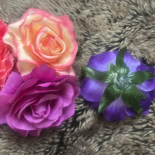 Set of Pink Fabric Clip On Roses‎ - Image 6