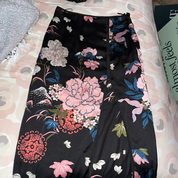 ZARA Floral Satin Skirt - Image 5