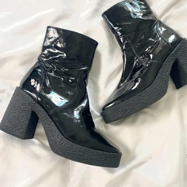Urban Outfitters (UO) Aria Black Vegan Patent Leather Chunky Heeled Boots US 8 - Image 2