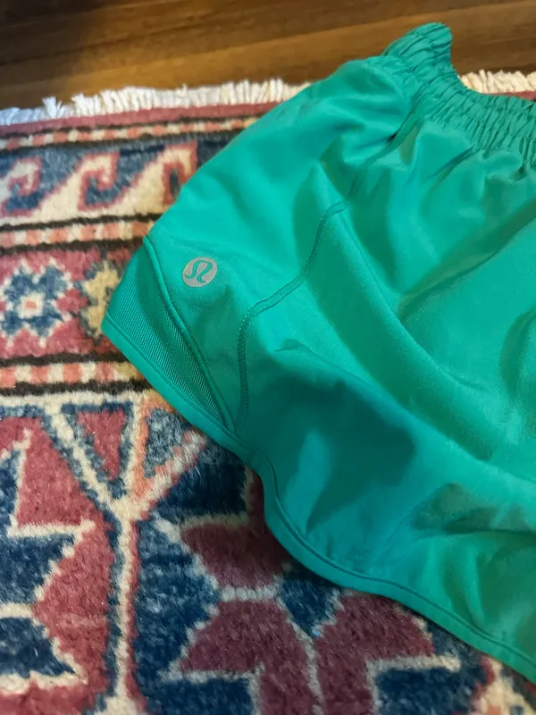 Lululemon Hotty Hot Shorts 2.5" Low-Rise - Image 3