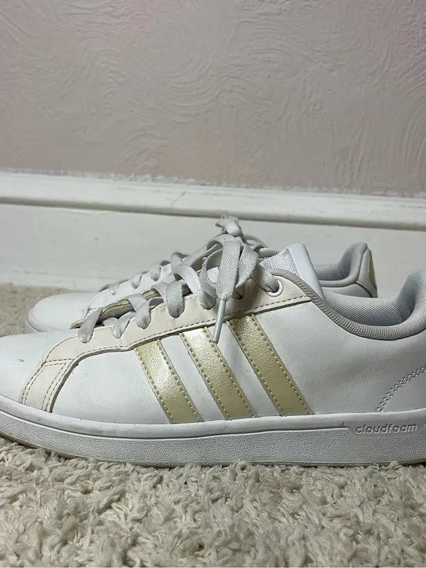 adidas White Cloudfoam Classic three striped sneakers - Image 5