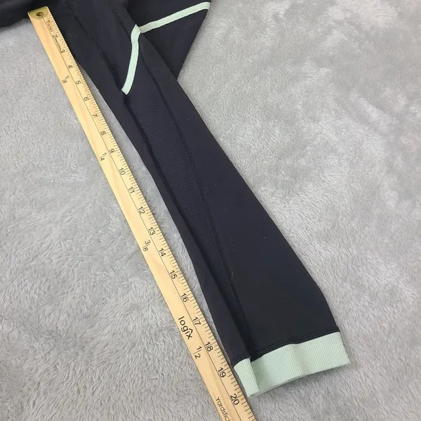 Women's Lululemon Black Stretch Pull On‎ Capri YOGA Leggings sz. 4 - Image 4