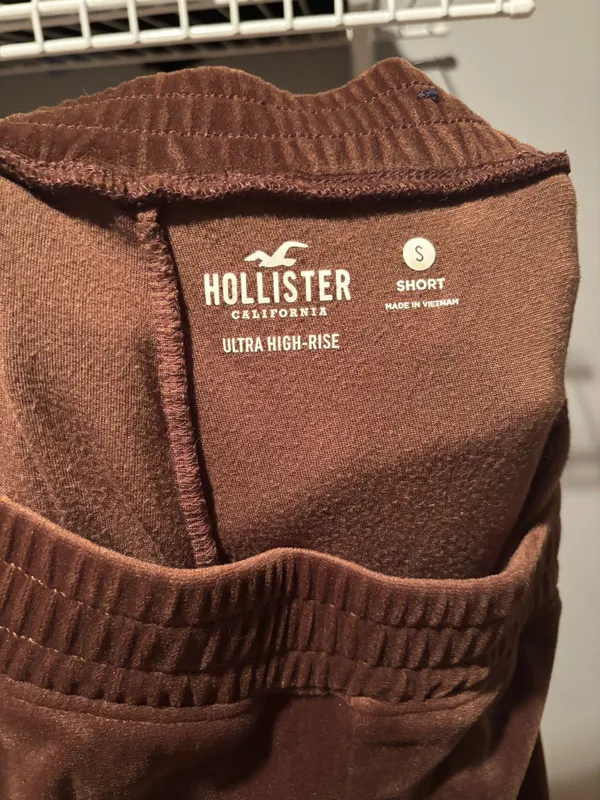 Hollister High-Rise Velour Flare Pants - Image 3