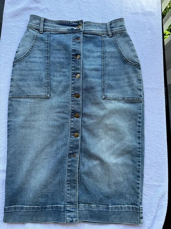 Evereve Denim Midi Skirt size 29 - Image 2
