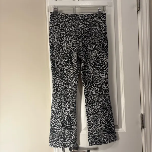 Maeve by Anthropologie Margot Kick Flare Pants Black and White Floral Size Women’s XXS - Image 4