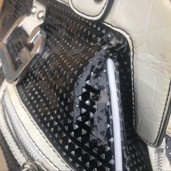 Vintage Whimsygoth Guess Y2K Black Faux Leather Shoulder Hand Bag Purse Gothic Mcbling Emo Grunge 2000s #Indie #Sleaze #Punk #Cyber #Trendy Baddie Retro RARE! - Image 5