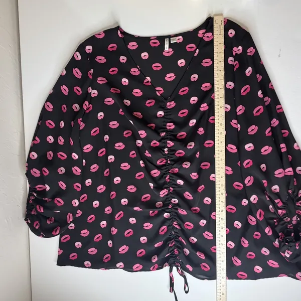 Cato Black‎ Pink Lip Print Blouse Size 26/28W Ruched Lightweight Valentines Cute - Image 8