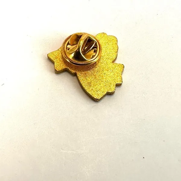 Gold tone angel pin - Image 6