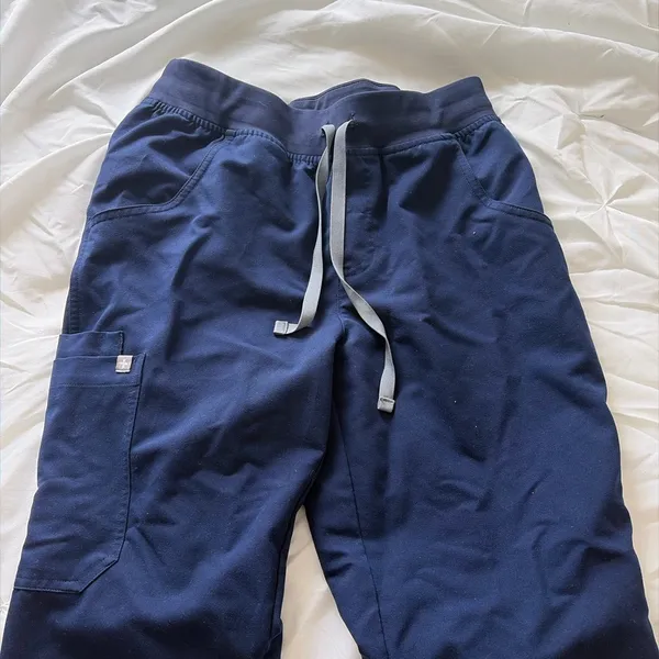 FIGS Cade Cargo Scrub Pants - Image 3