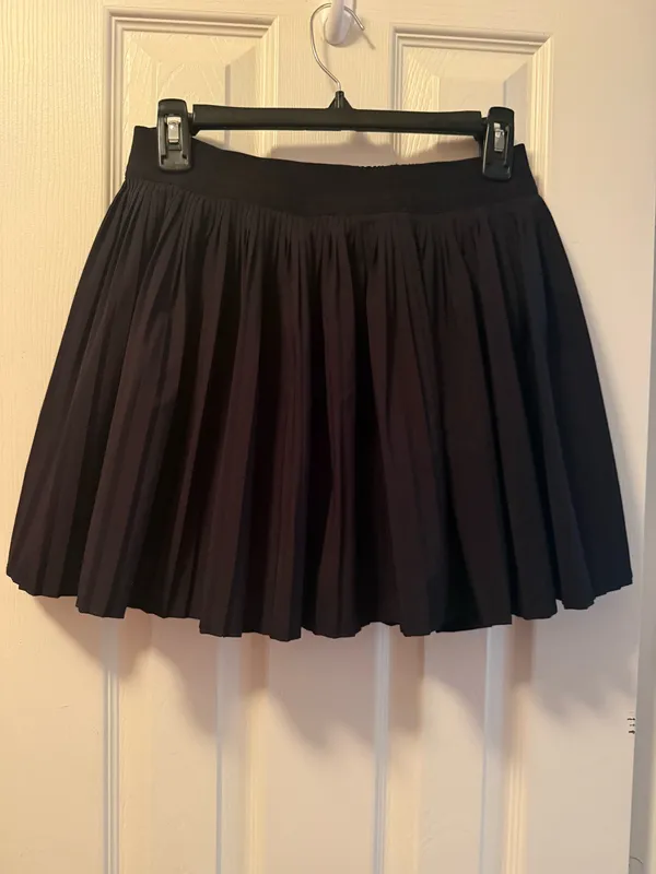 Old Navy Black Pleated Skirt medium  - Image 3