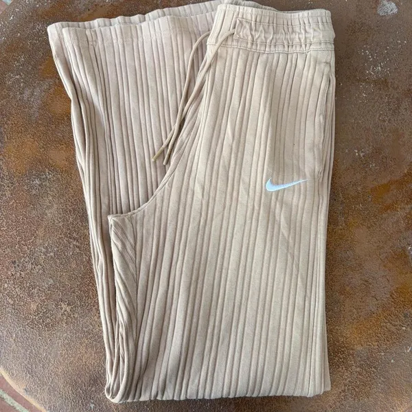Nike beige tan ribbed wide leg high rise sweatpants in XS #loungewear #utility #basics - Image 8