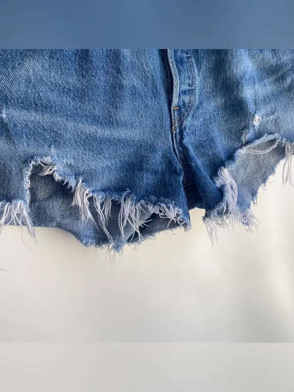 Levi’s 501 original cutoff denim shorts button fly medium blue wash raw hem 28 - Image 3