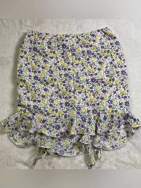 NWT HYFVE Lilac Floral Ruched Mini Skirt with Ruffles size M - Image 3