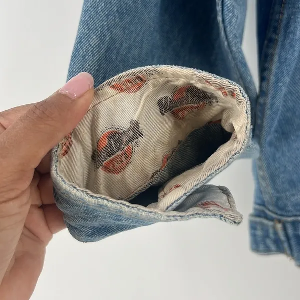 Hard Rock Cafe Singapore Medium Wash Blue Denim‎ Button Front Jacket - Image 9