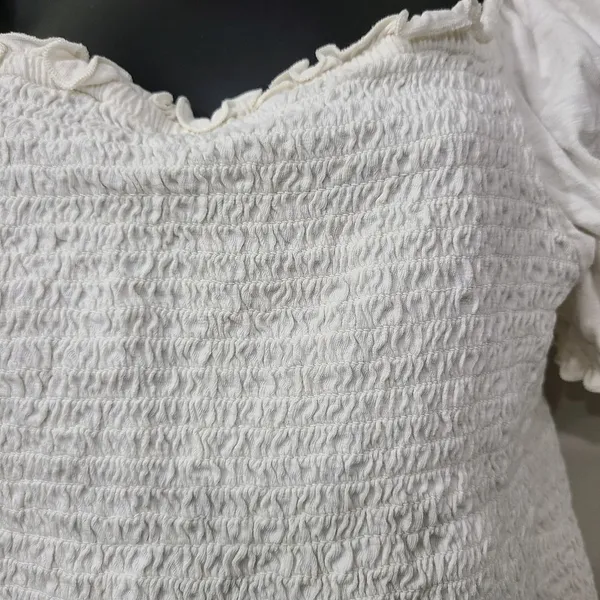 American Eagle -318 white smocked crop top short sleeve‎ Large - Image 2
