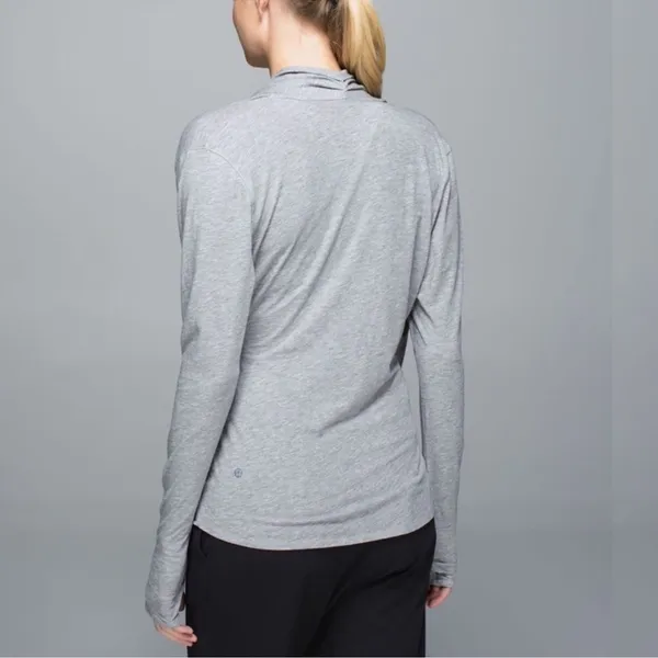 Lululemon Women’s Radiant Long Sleeve Top Size 2 Gray Surplice V Neck Athletic - Image 2