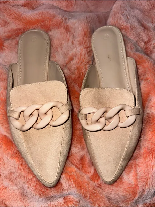Faux Suede Pointe Toe Mule Chunky Tonal Chain Tan Size 7.5 - Image 2