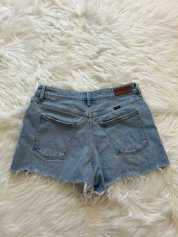 Wrangler Light Blue Mid-Rise Vintage Short - Image 4