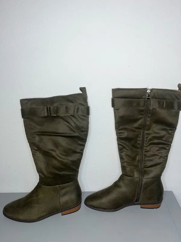 Journee Collection Lelanni Wide Calf Stack Heel Knee High Boot Hook and Loop 8.5 - Image 8