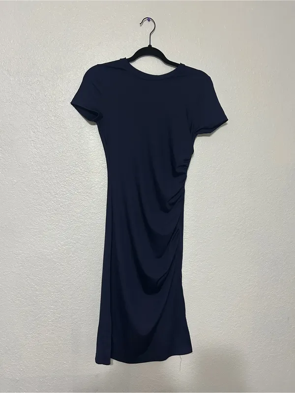 Classic Navy Short-Sleeve Midi Dress with Side Ruching - Image 2