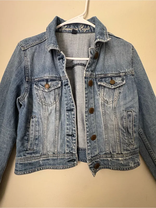 American Eagle Light Wash Denim Jacket Medium Jean Trucker Jacket - Image 3