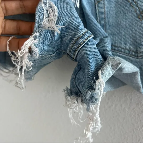 Levi's Ribcage Shorts Button Fly Distressed Fray Hem 25 - Image 8