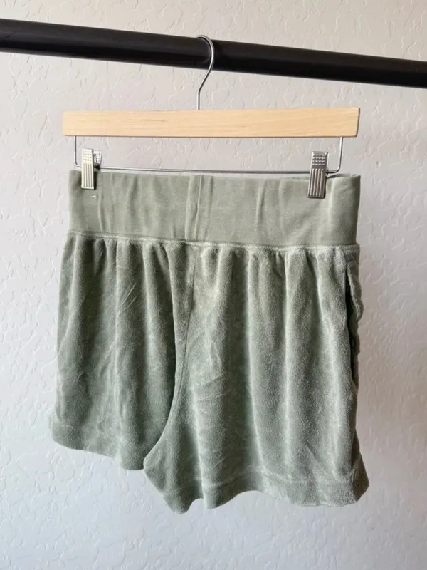 Nike green terry shorts - Image 4