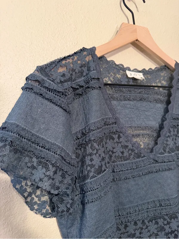 POL V-NECK LACE SHORT SLEEVE TOP Grey Size Large - Image 3