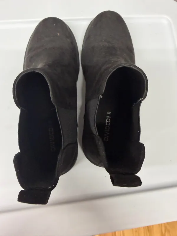 H&M Suede Chelsea Boots - Image 5