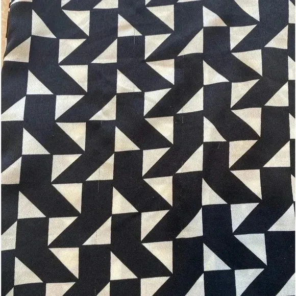 J. Crew Factory White & Black Geometric Cap-Sleeve Tank‎ Blouse Size 10 - Image 6