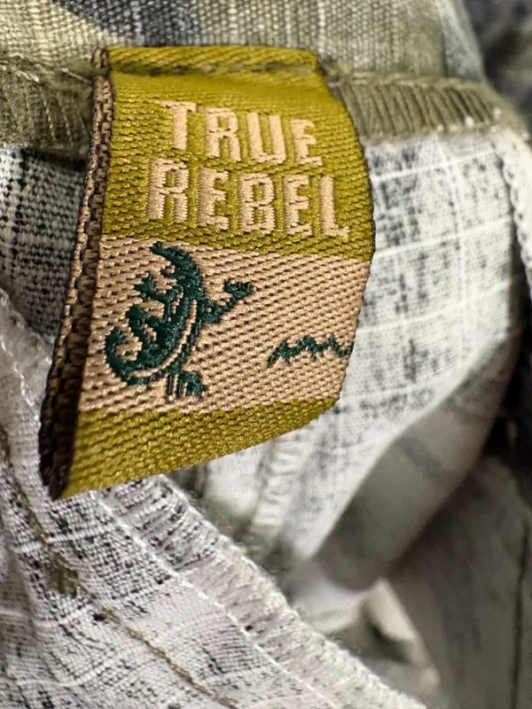 Vintage True Rebel Y2k Low Rise Embellished Cargo Shorts Size Large - Image 16