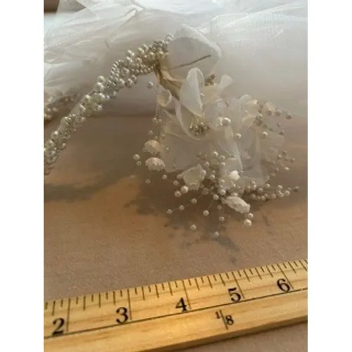 Vintage White Tulle Bridal Veil Faux Pearl Headband Floral Bead Accent 20 Inch - Image 3