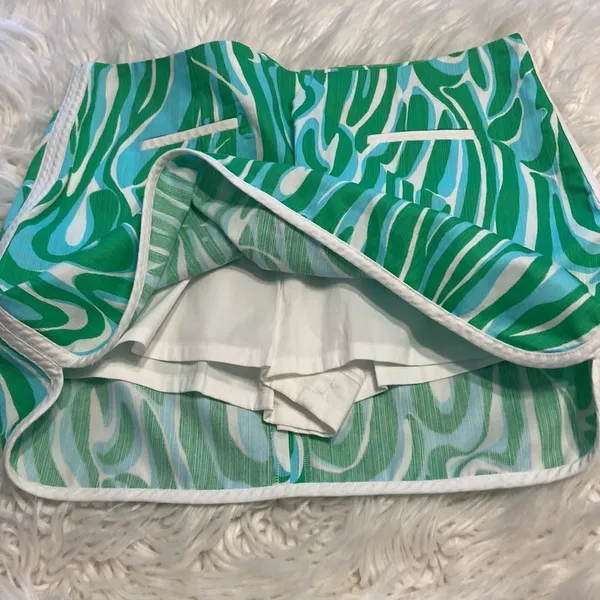 Lilly Pulitzer Skorts size 6 excellent condition - Image 3