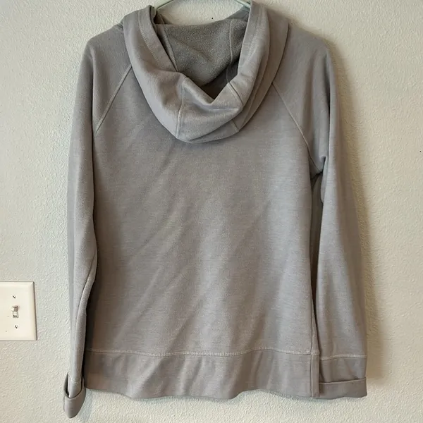 The North Face Size Large Women’s Full Zip Grey Hoodie - Image 7