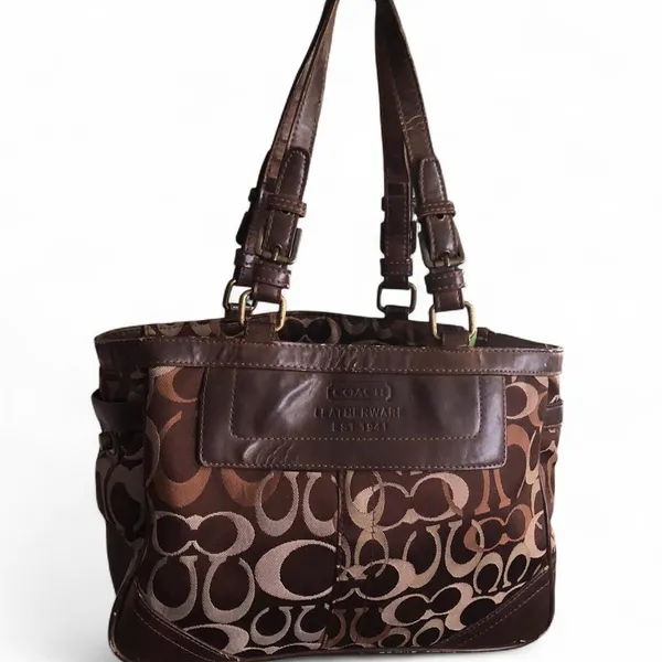 Coach 2000s Y2K Signature Optic Brown Gallery Leather Tote Shoulder Hand Bag Purse Brass Hardware #Preppy #Academia #Old Money #Vintage #Whimsygoth Some wear as pictured Approx 12” Wide x 9” Tall x 4.5” deep - Image 4