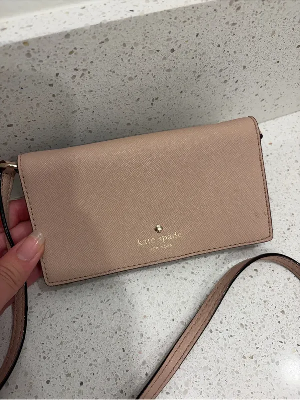 Kate Spade New York Women’s Crossbody Pink Beige Purse Gold Accents Leather EUC - Image 3