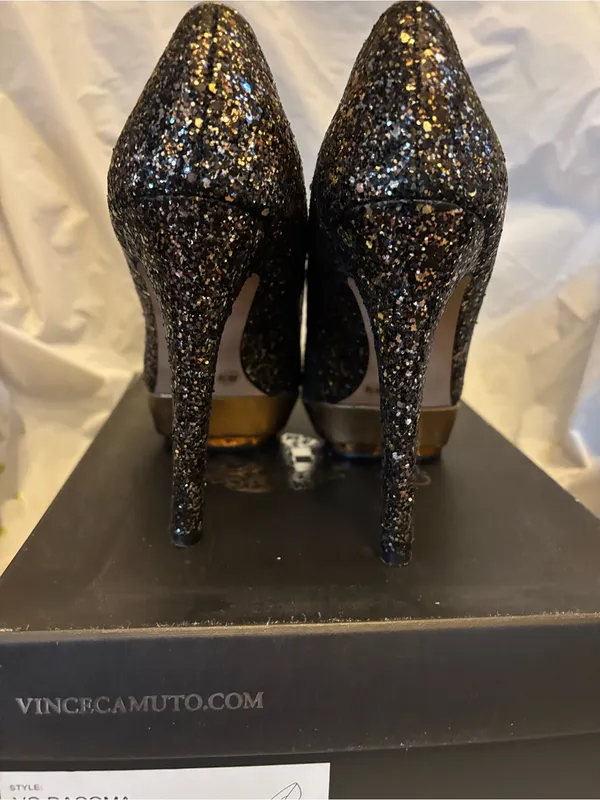 Vince Camuto Black and Gold Glitter Platform Pumps - Image 4