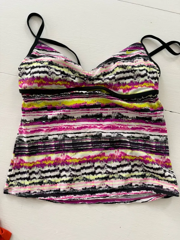 Nike women’s tankini swimsuit size 6 - Image 4