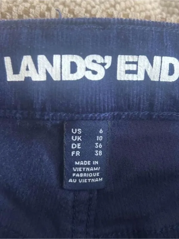 Navy blue #Lands’ End corduroy pants in a US 6 - Image 2