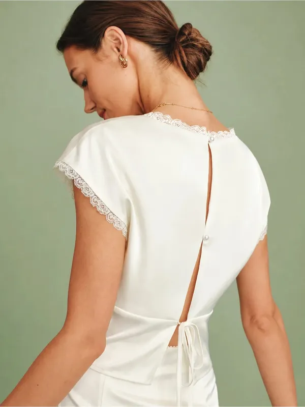 Rihoas Apricot V Neck Lace Satin Tee - Image 3