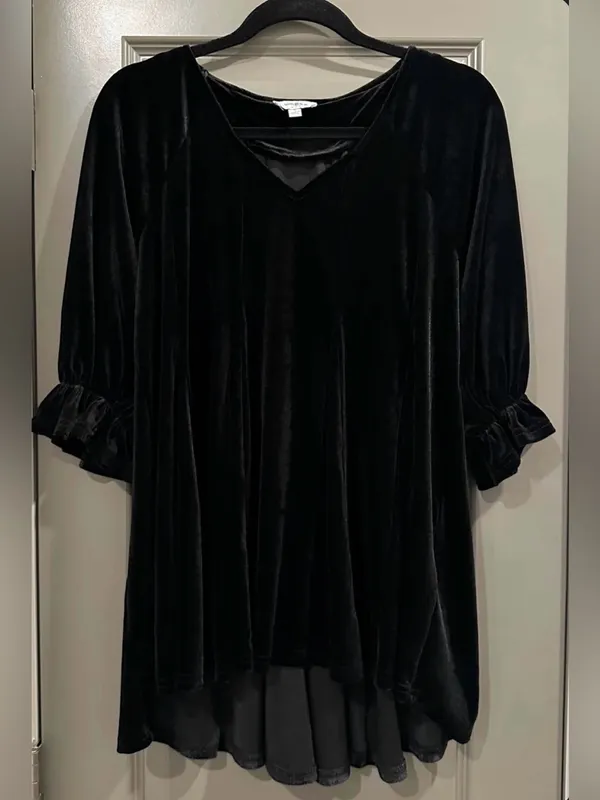 Umgee Black Velvet V-Neck Ruffle Sleeve Tunic Top - Image 2