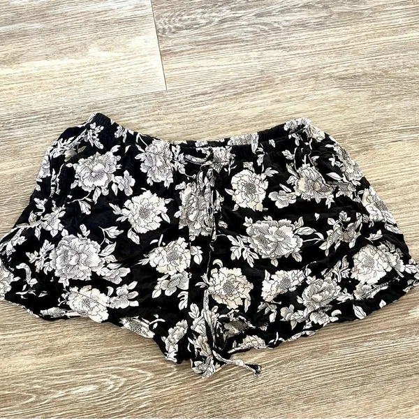 Brandy Melville black and white floral short shorts - Image 2